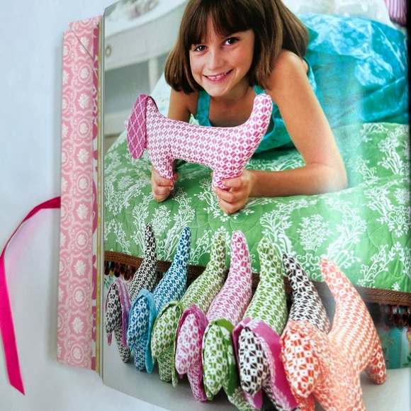 GIRL'S WORLD Twenty Pretty Sewing Projects for Little Girls by J Paganelli Book - Picture 11 of 12